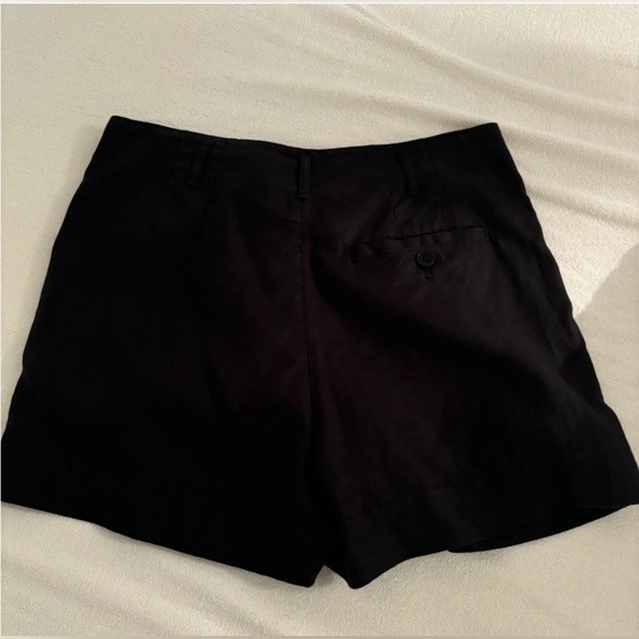 Banana Republic linen shorts - Picture 3 of 4